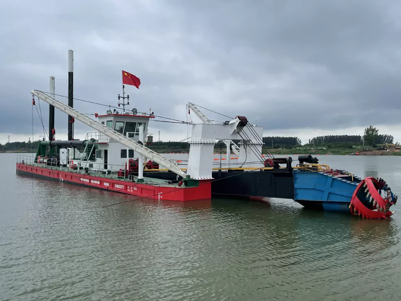 ¿Cómo optimiza un barco draga de canal la profundidad y la eficiencia de las vías navegables?