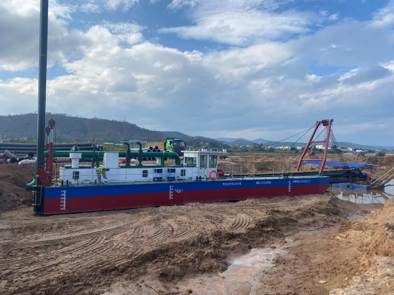 Barco draga cortadora