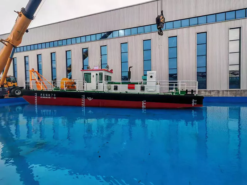 Barco de trabajo draga multipropósito